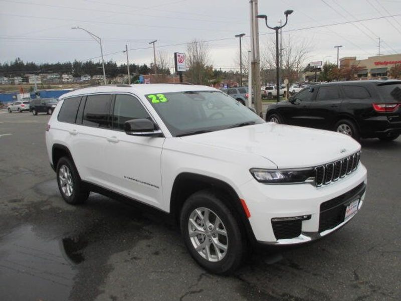 2023 Jeep Grand Cherokee L Limited 4x4Image 5