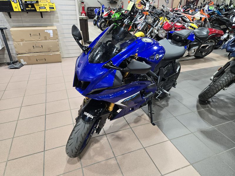 USED 2025 YAMAHA YZF R7 Image 3