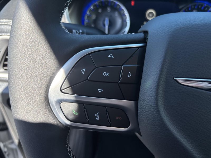 New 2026 Chrysler Pacifica SelectImage 29