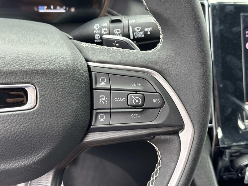 New 2026 Jeep Grand Cherokee L Laredo 4x2