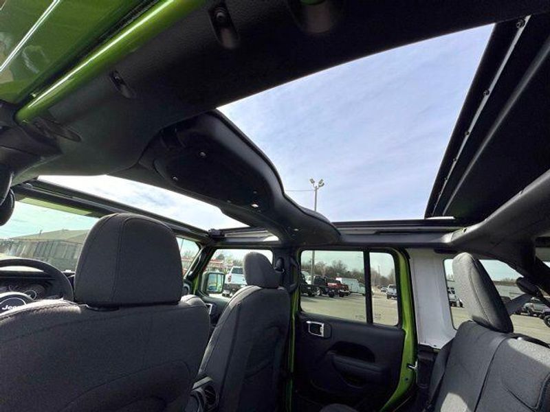 New 2026 Jeep Wrangler 4-door Sport SImage 18