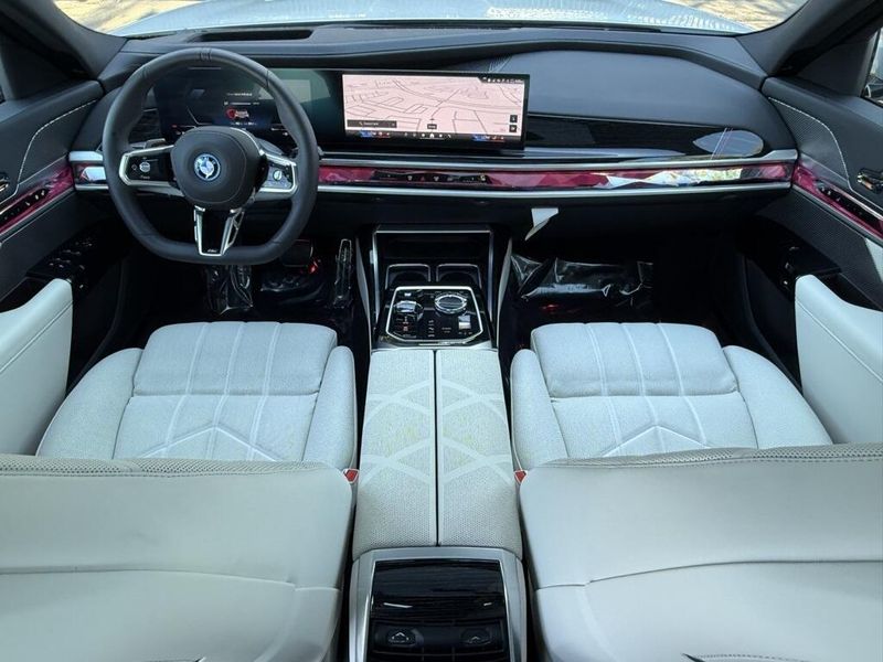 Used 2025 BMW i7 eDrive50Image 32