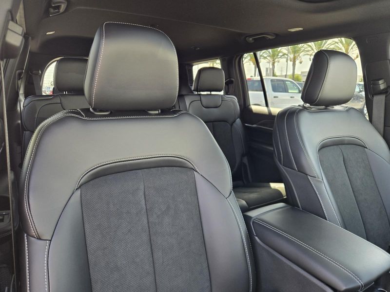 New 2026 Jeep Grand Cherokee L Laredo Altitude 4x2