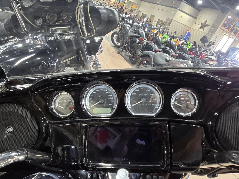 USED 2023 HARLEY ELECTRA GLIDE ULTRA LIMITED Image 9