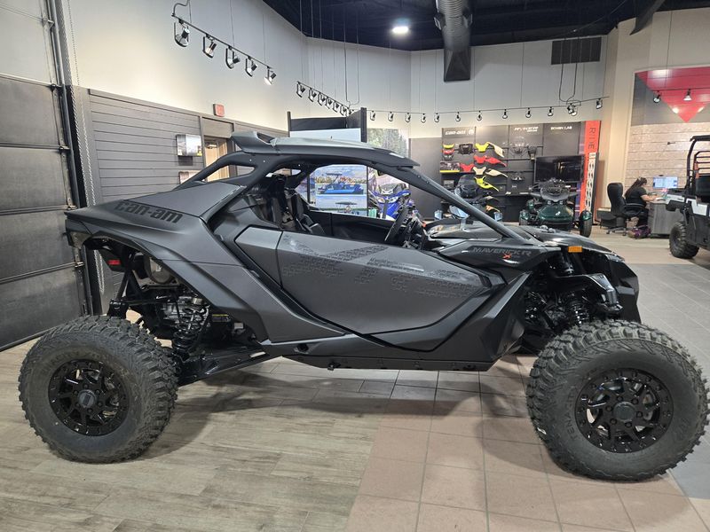 2025 Can-Am MAVERICK R X RS 999T DCT TRIPLE BLACK Image 2