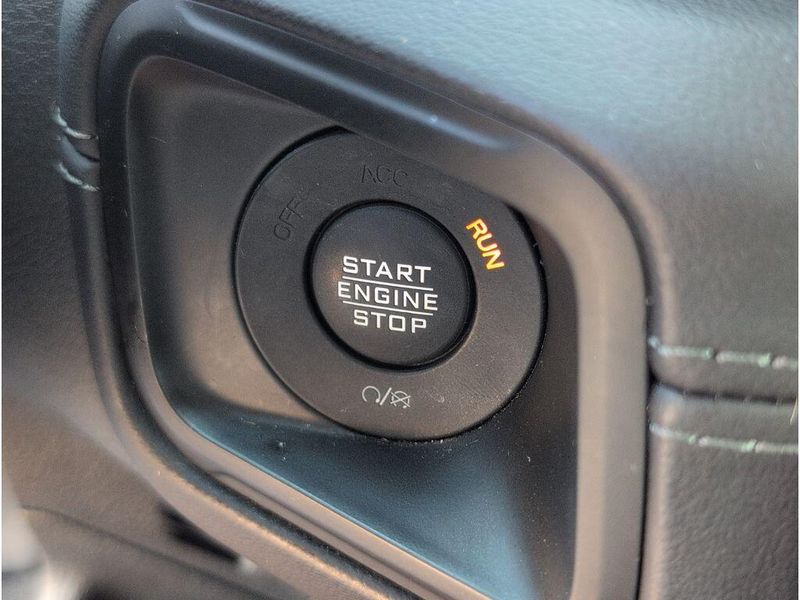 Used 2025 Jeep Wrangler SaharaImage 18