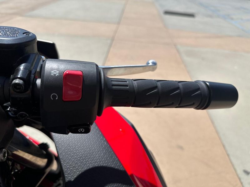 2025 Kawasaki NINJA 500 SE ABS Image 4