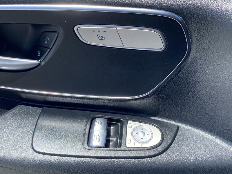 2017 Mercedes-Benz Metris Passenger Van PassengerImage 19