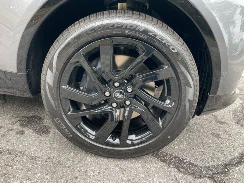 Used 2025 Land Rover Discovery Dynamic SE