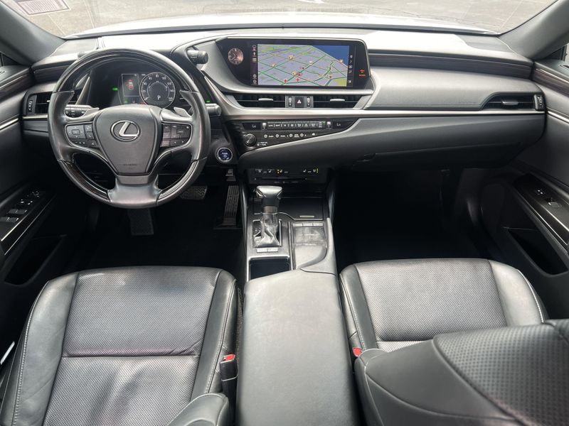 2019 Lexus ES 300hImage 20