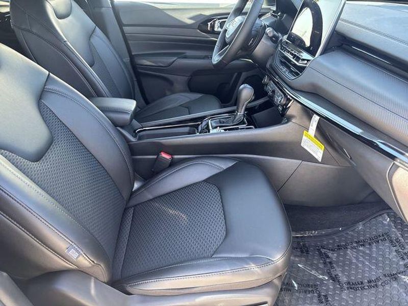 New 2026 Jeep Compass Latitude Altitude 4x4Image 12