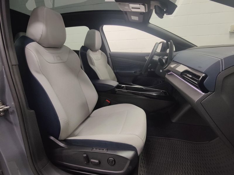 Used 2025 Volkswagen ID.4 Pro S Long Range w/Glass RoofImage 5
