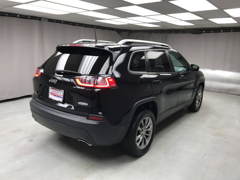 2019 Jeep Cherokee Latitude Plus in a Diamond Black Crystal Pearl Coat exterior color and Blackinterior. Weekley Chrysler Dodge Jeep Co 419-740-1451 weekleychryslerdodgejeep.com 