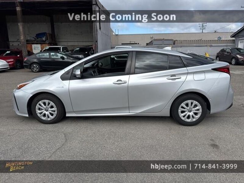 2022 Toyota Prius LEImage 8