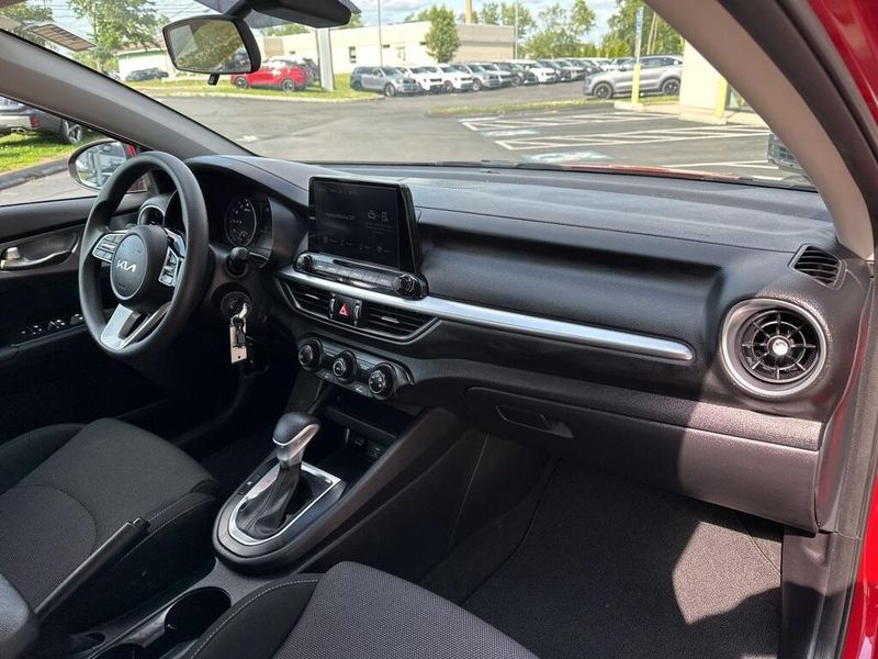 2022 Kia Forte LXSImage 17