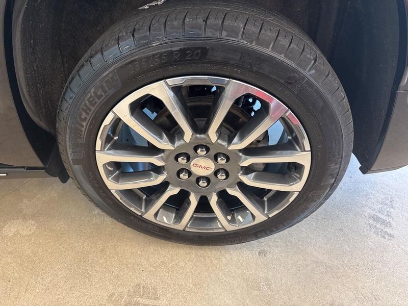 2022 GMC Acadia Denali