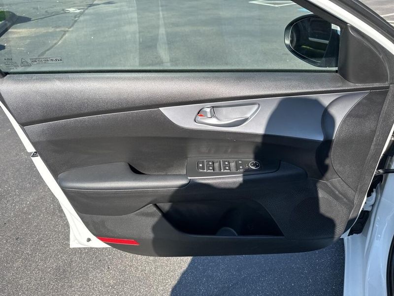 Used 2023 Kia Forte LXSImage 29