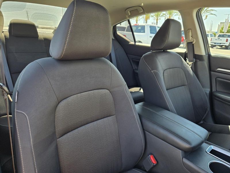Used 2022 Nissan Altima 2.5 SV Sedan