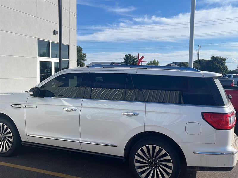 2018 Lincoln Navigator Reserve photo 2