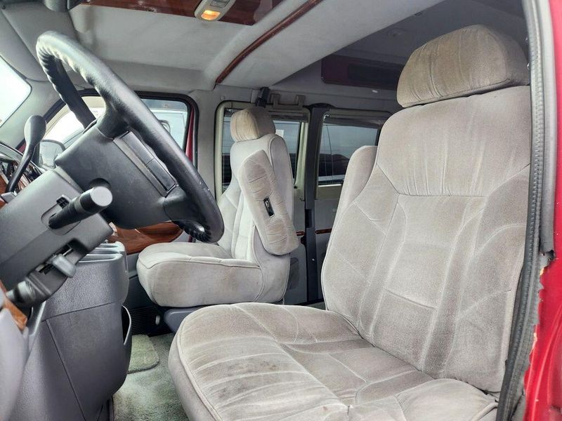 2000 Dodge Ram Van 1500 Image 2