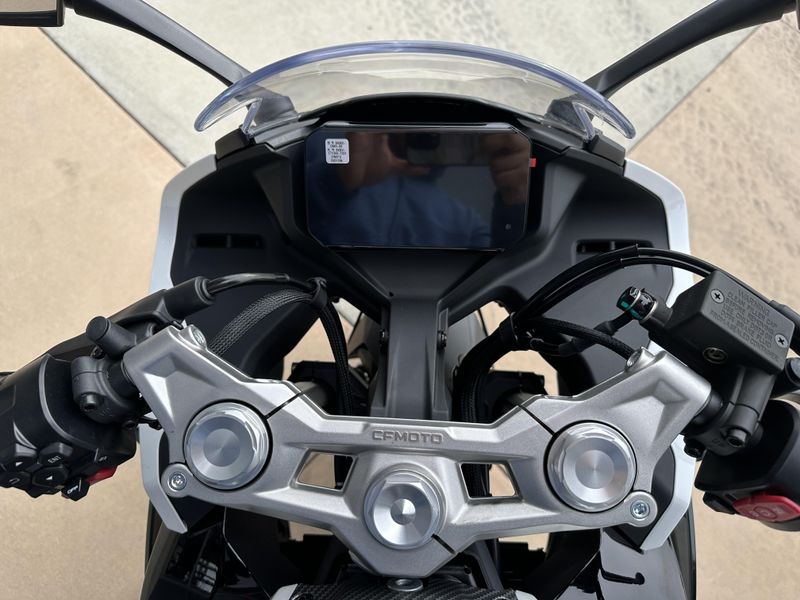 2025 CFMOTO 300SS Image 5
