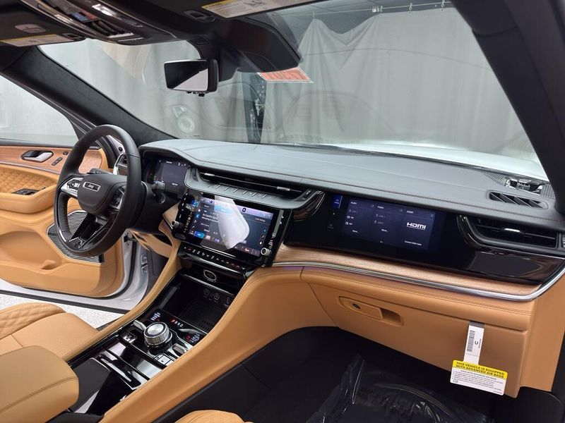 New 2026 Jeep Grand Cherokee Summit 4x4Image 18