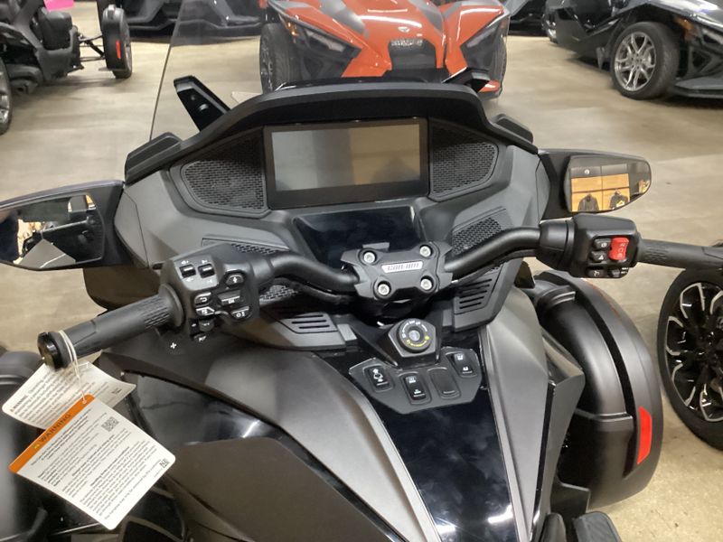 2024 Can-Am SPYDER RT LIMITED CARBON BLACKImage 13