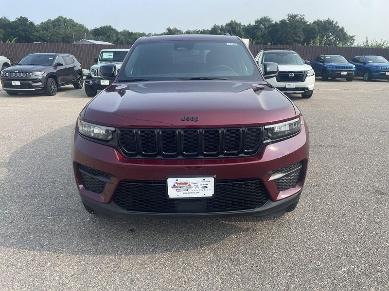 2024 Jeep Grand Cherokee Altitude XImage 3
