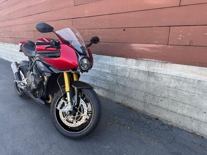 2022 Triumph SPEED TRIPLE RR 