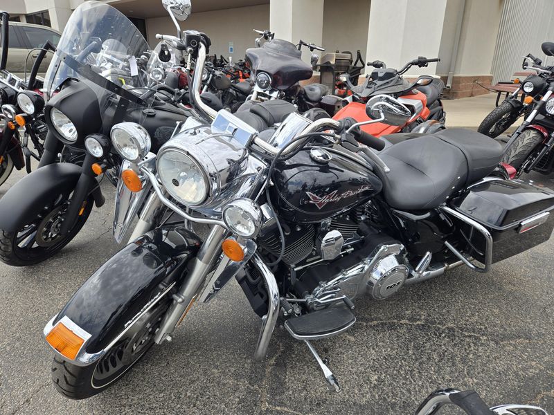 USED 2013 HARLEY ROAD KING Image 3