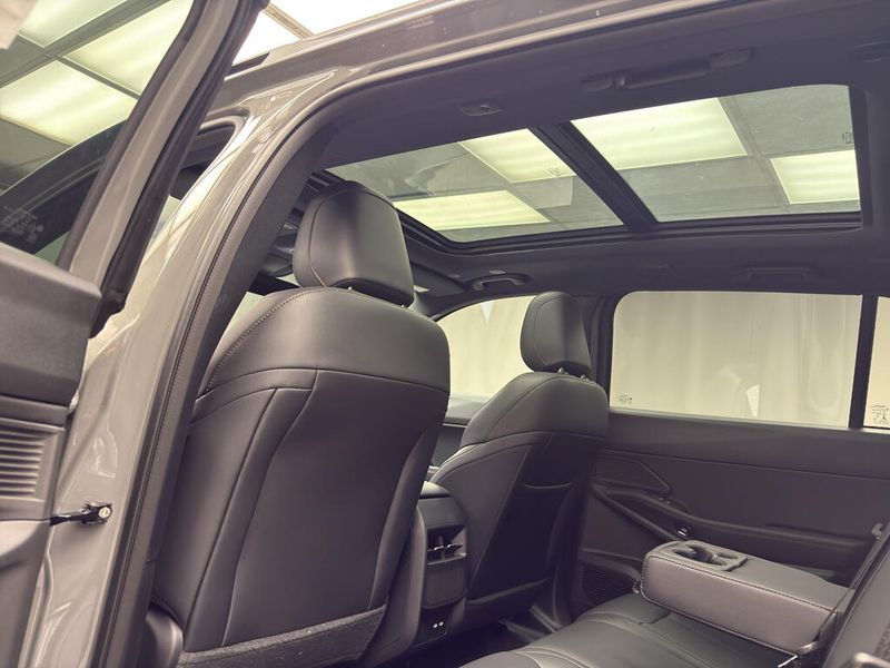 New 2026 Jeep Cherokee Limited 4x4Image 13