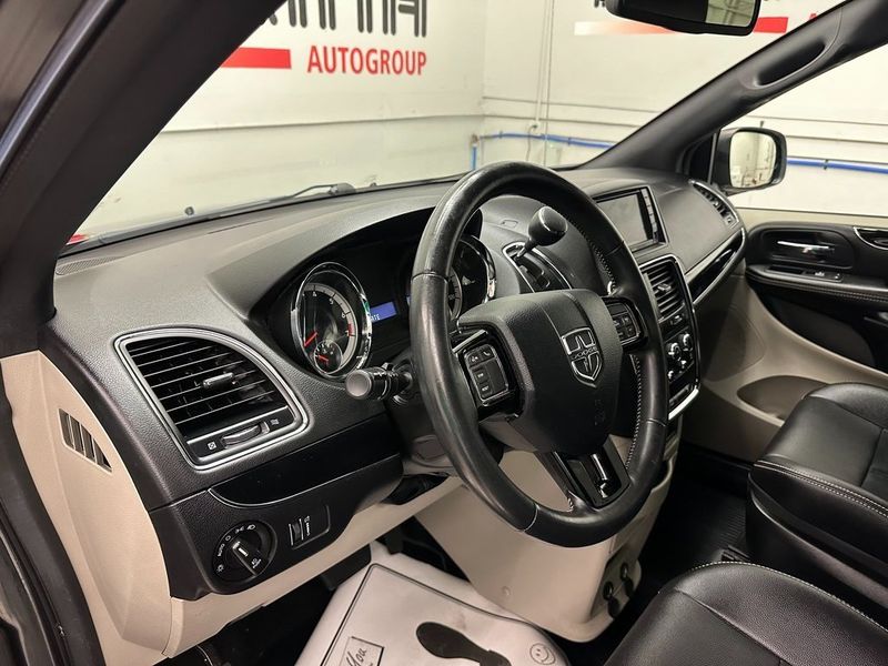 2018 Dodge Grand Caravan SXT MOBILITY VANImage 23