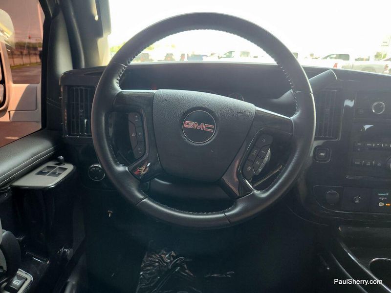 2022 GMC Savana Image 35