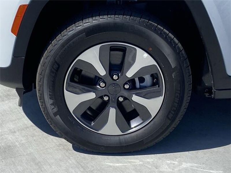 New 2024 Jeep Grand Cherokee 4xeImage 10