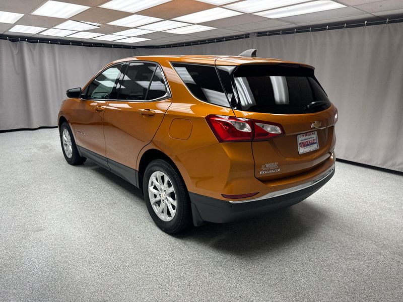 2019 Chevrolet Equinox LTImage 2