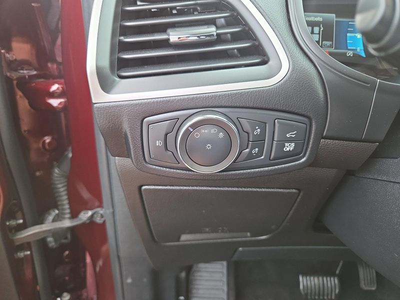 2022 Ford Edge SEL photo 31