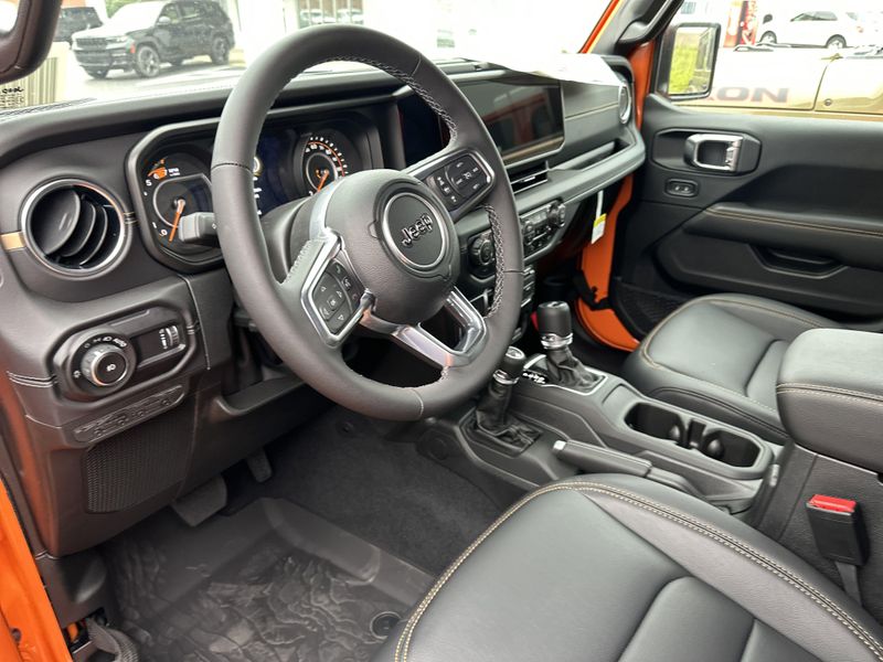 New 2025 Jeep Wrangler 4-door SaharaImage 21