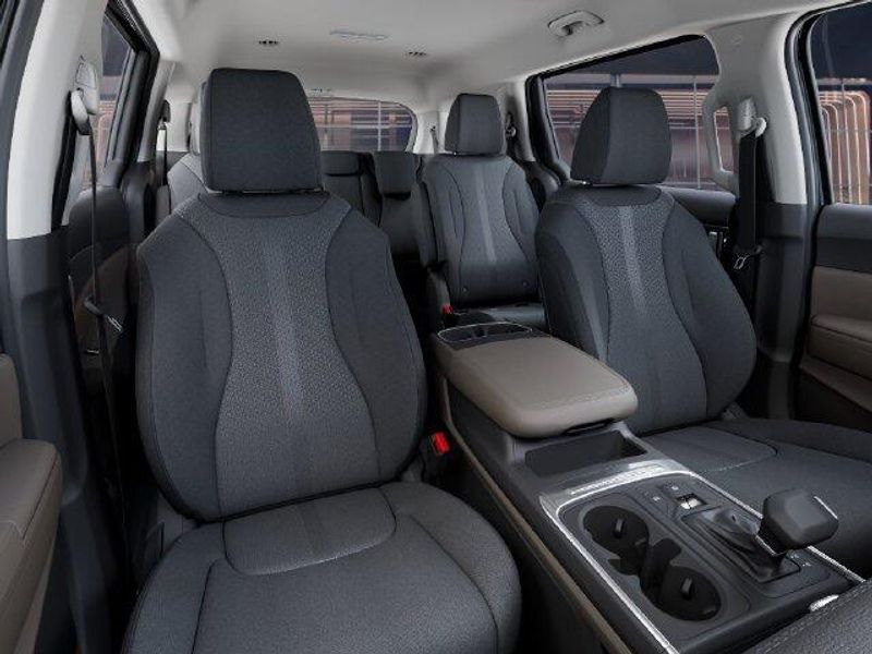 New 2027 Kia Carnival LXImage 16