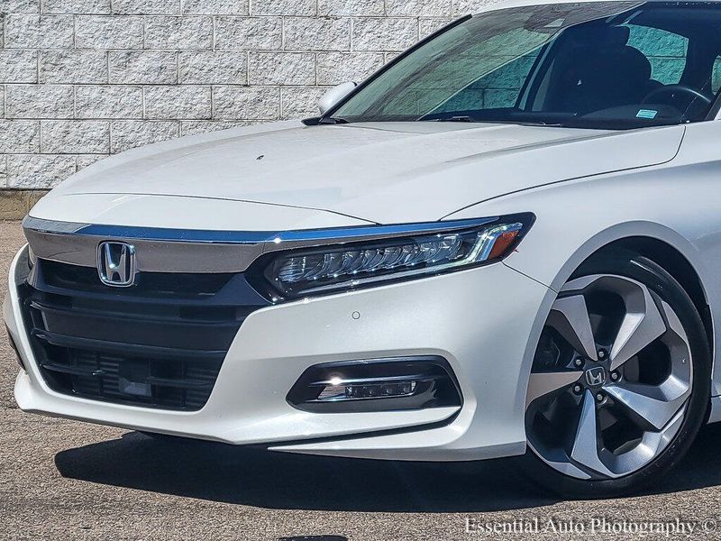 2019 Honda Accord Touring 2.0T photo 2