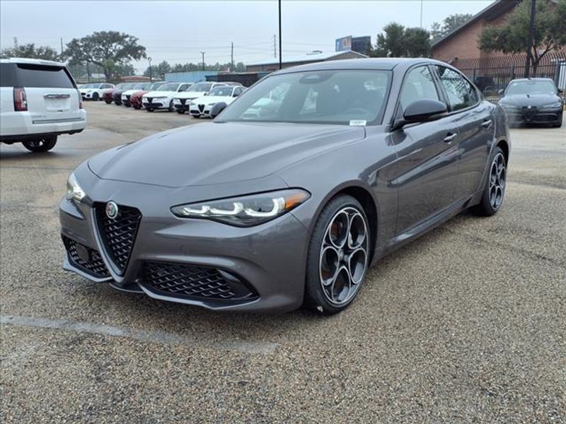 2025 Alfa Romeo Giulia RwdImage 2