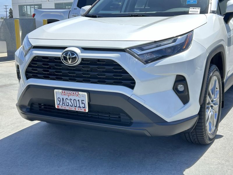 2022 Toyota RAV4 XLE PremiumImage 9