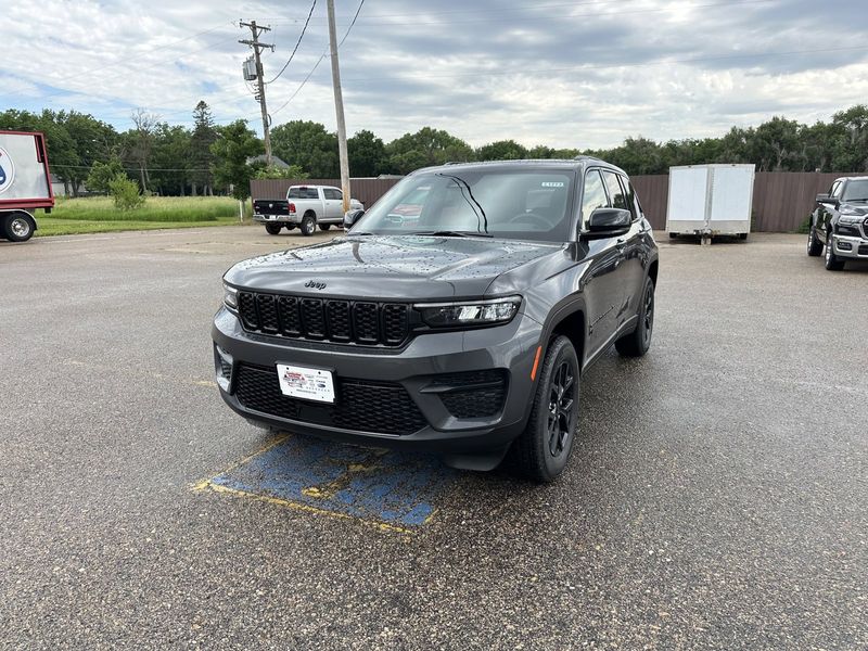 2024 Jeep Grand Cherokee Altitude X 4x4Image 4