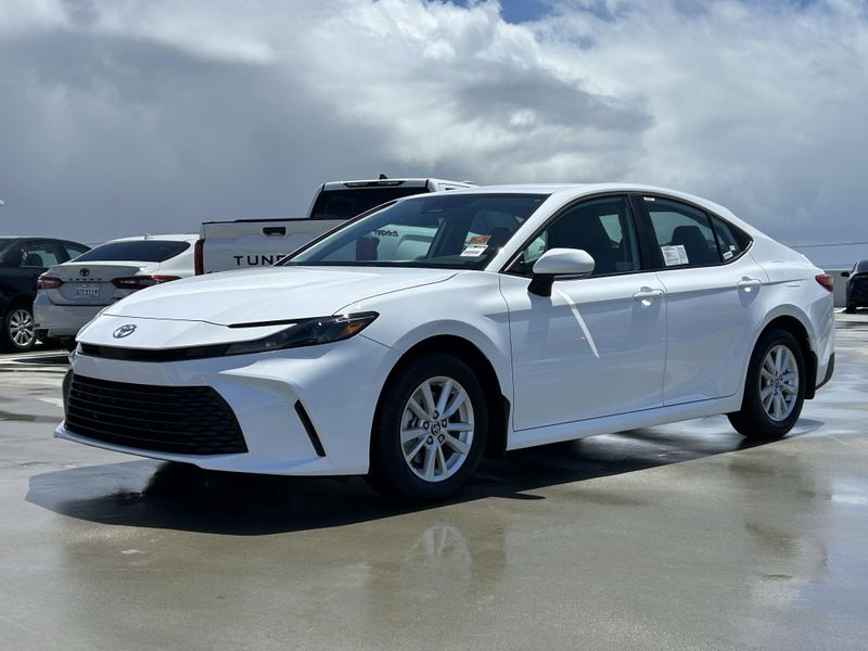 2025 Toyota Camry LEImage 6