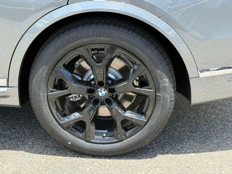 New 2027 BMW X7 xDrive40iImage 14