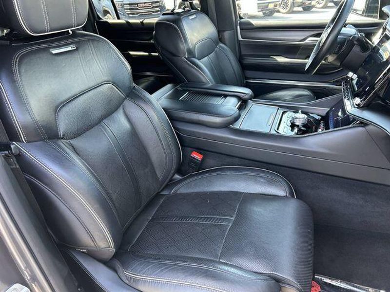 2024 Jeep Grand Wagoneer L Series II ObsidianImage 11