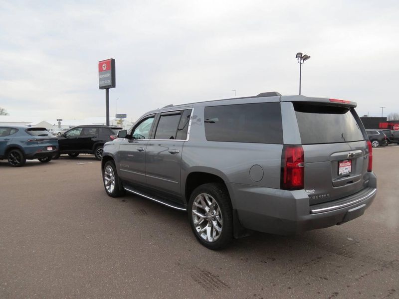 Used 2020 Chevrolet Suburban Premier 4x4 4dr SUVImage 6