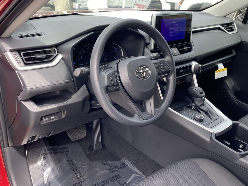 New 2025 Toyota RAV4 Hybrid LEImage 13