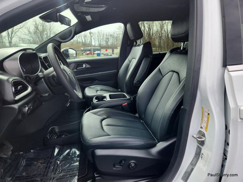 New 2026 Chrysler Voyager Lx