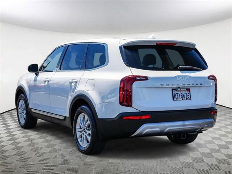 Used 2022 Kia Telluride LXImage 6