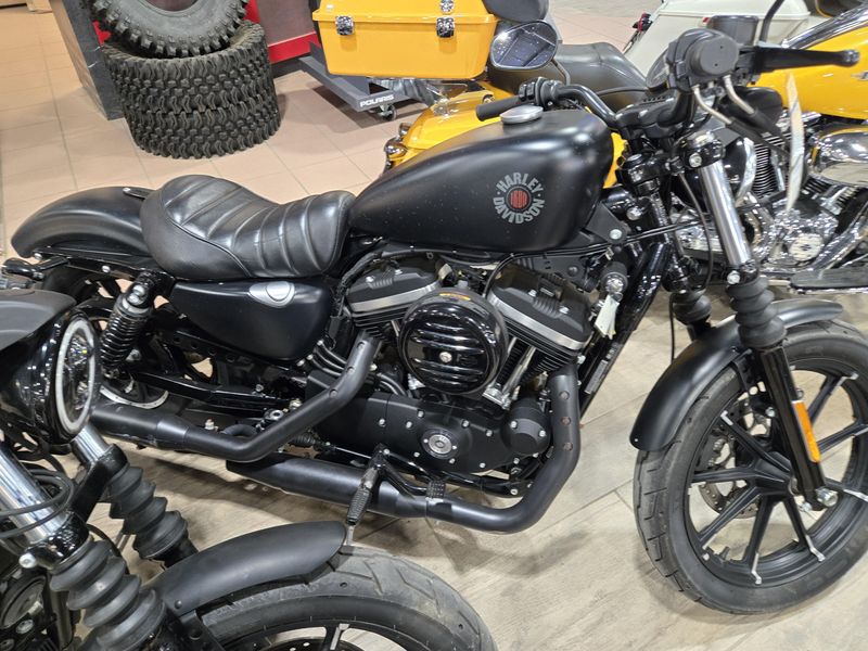 USED 2022 HARLEY SPORTSTER IRON 883 Image 2